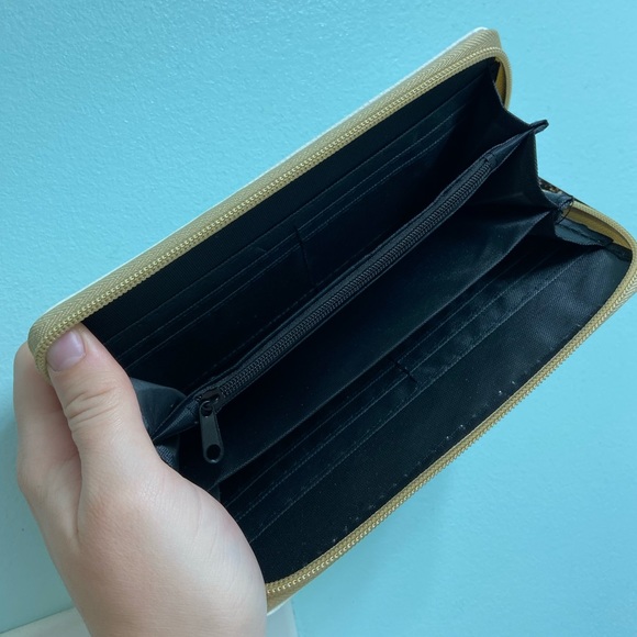 Succulent wallet 🌵🌼 - Picture 3 of 3